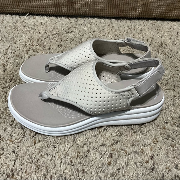 Clarks Women's grey Sandals womens Sise 8 - Picture 9 of 13